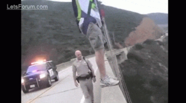 nhảy dù trên cầu