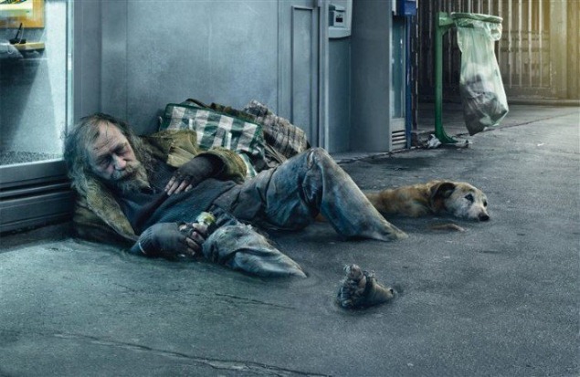 Hình ảnh người vô gia cư ngủ ở trên đường